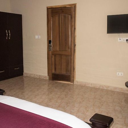 Kislas Luxury Hotel Adenta Exterior photo