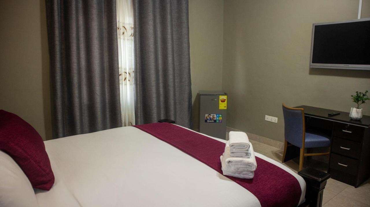 Kislas Luxury Hotel Adenta Exterior photo