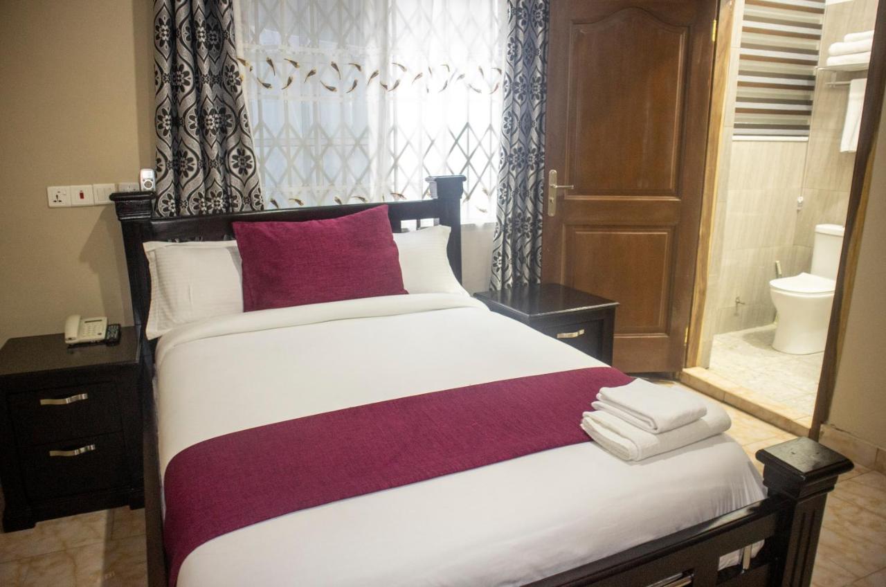 Kislas Luxury Hotel Adenta Exterior photo