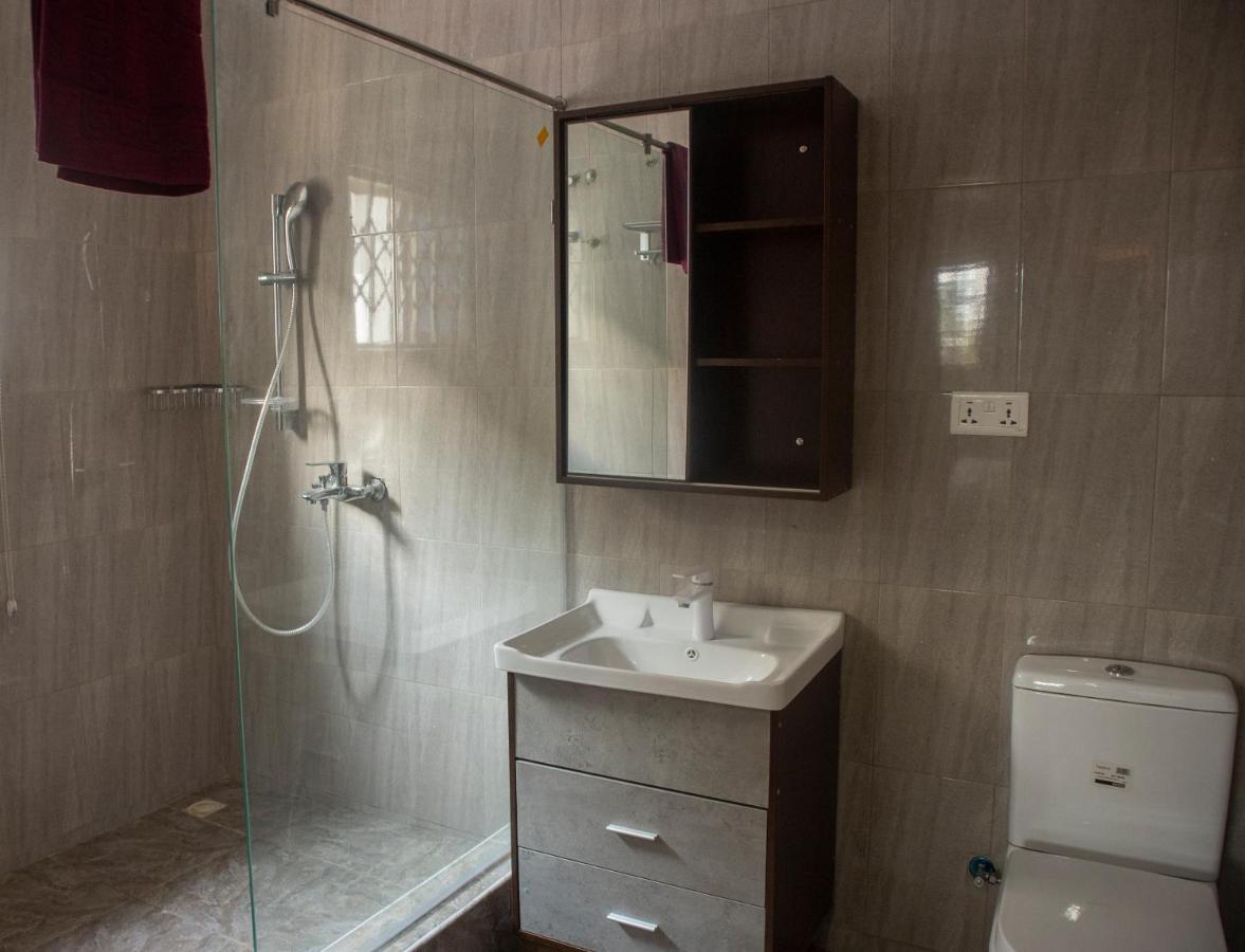 Kislas Luxury Hotel Adenta Exterior photo